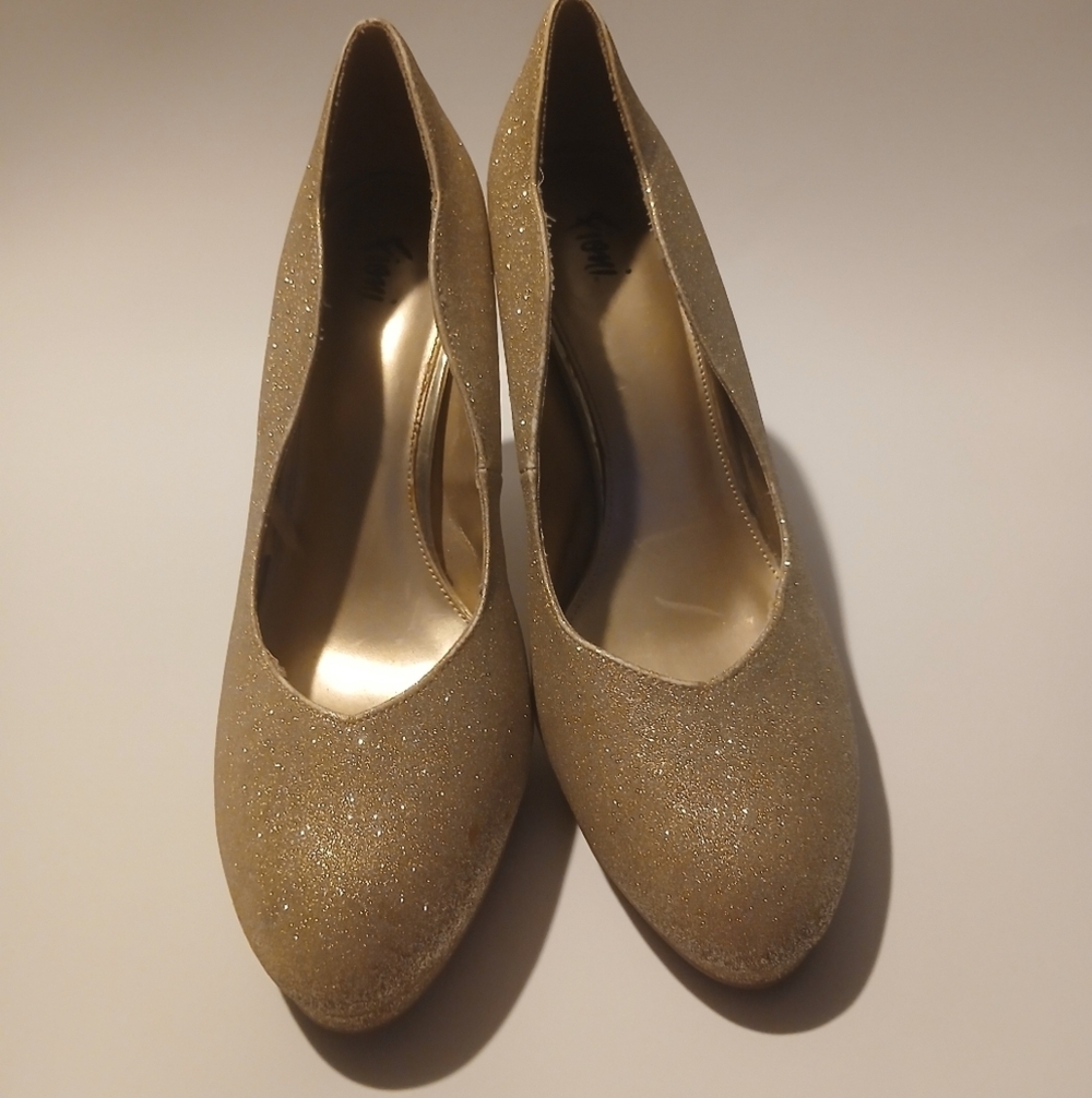 Fioni Brand Gold Sparkly Heels. Size 11.